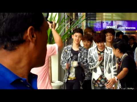 120728 EXO at Siam Paragon after signing session