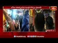 శ్రీ ఉజ్జయిని మహంకాళి అమ్మకు ఆషాఢ మాస తొలి బోనం | Secunderabad Ujjain Goddess Mahankali Bonalu  - 02:44 min - News - Video
