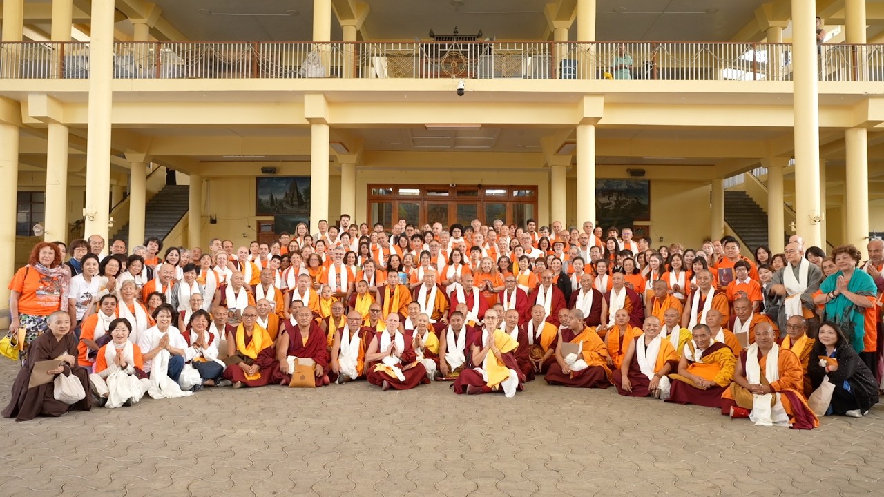 Chu Sup Tsang Foundation Offers Long Life Prayers and Presents Gratitude Award to H.H the Dalai Lama