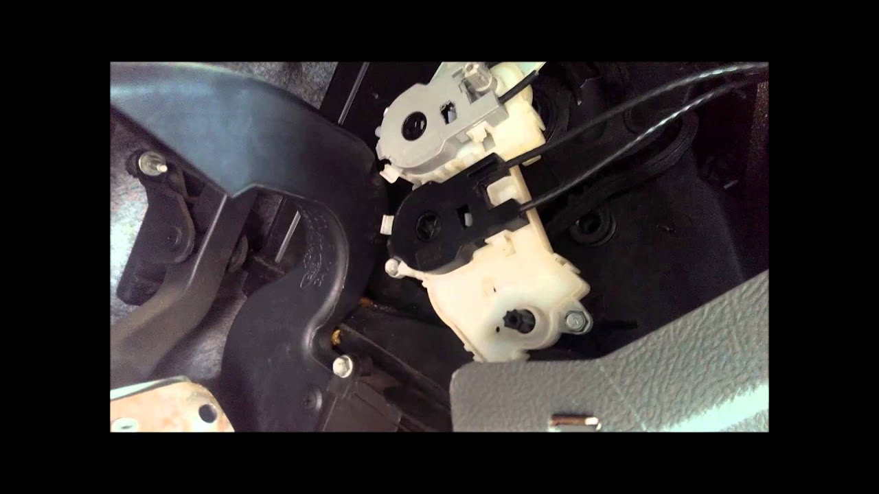Manually Adjusting HVAC Air Flow Control - 2005 Ford Focus ... 2003 ford expedition fuse box problems 