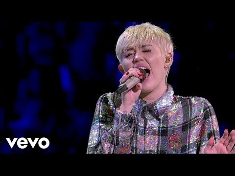Miley Cyrus - Jolene (Dolly Parton Cover) [Live at Bangerz Tour]