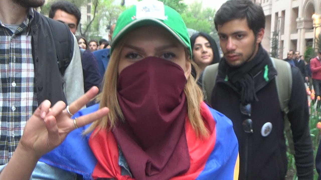 Противники Сержа Саргсяна перекрыли центральные улицы Еревана
