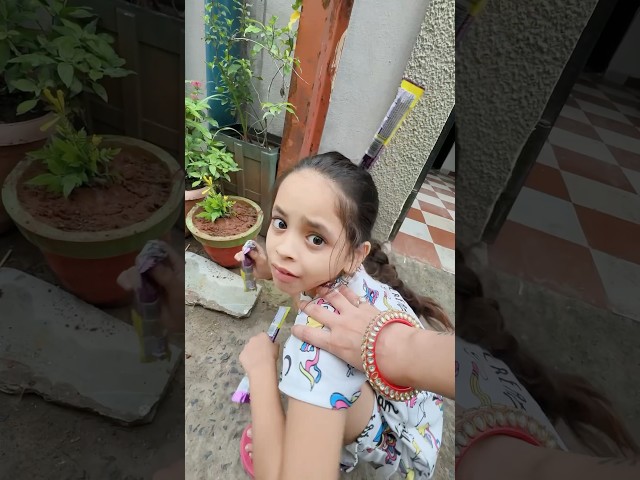 चिक्की नें चॉकलेट खाकर किया परेशान🍫🍭🤣  #viralvideo #family #comedy #kajalsoni ​⁠@kajalsoni