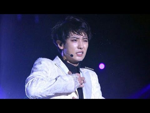 EXO NEWS: Chanyeol Performing on Stage even He's Sick