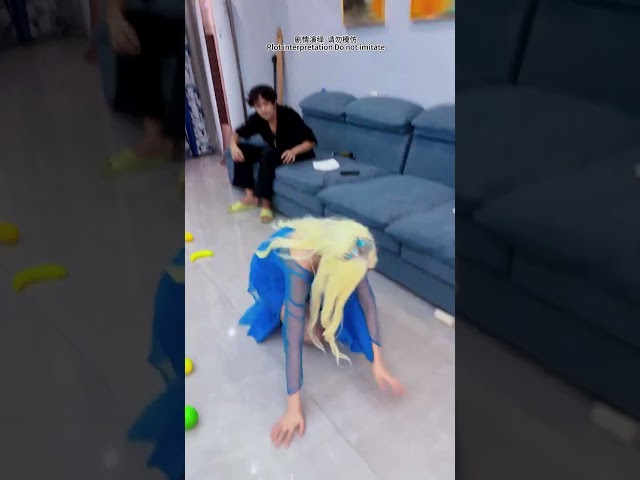 女孩邀请男孩参加婚礼