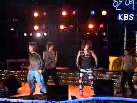 Shinhwa messing around during Hey Come On