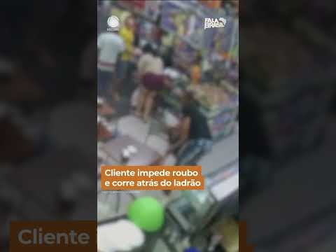 Cliente impede roubo e corre atrás do ladrão #shorts