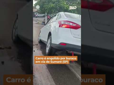 Carro é engolido por buraco no meio de uma via em Sumaré (SP) #FalaBrasil #Shorts