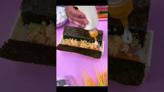 Khuôn làm cơm cuộn (kimbap) dễ dàng sử dụng. cho ra sản phẩm đều đẹp, không bong rách 🌷🌷