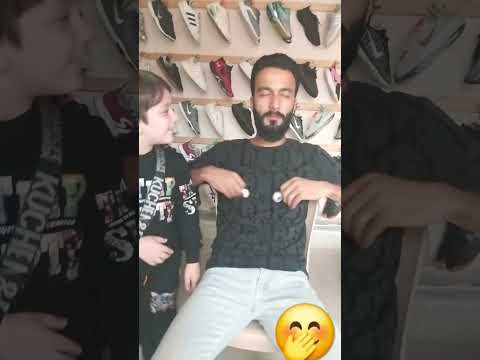 بابا علم فتاحو كيف يطالع عيونو وينضفن🤭 فتاحو انصدم😐