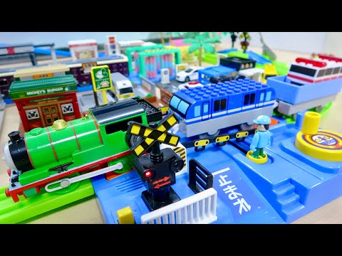 トーマスプラレール☆ ブロックトミカの貨物列車、駅に洗車場にいろんな踏切をトーマスとパーシーが走行!