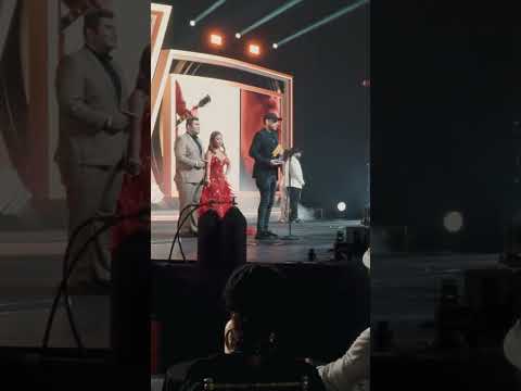 🏆 ¡GANAMOS EN LOS PREMIOS ESTELA!  Cautivo junto al gran Aleks Syntek.