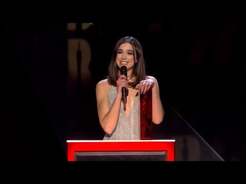 Dua Lipa wins British Female Solo Artist | The BRIT Awards 2018