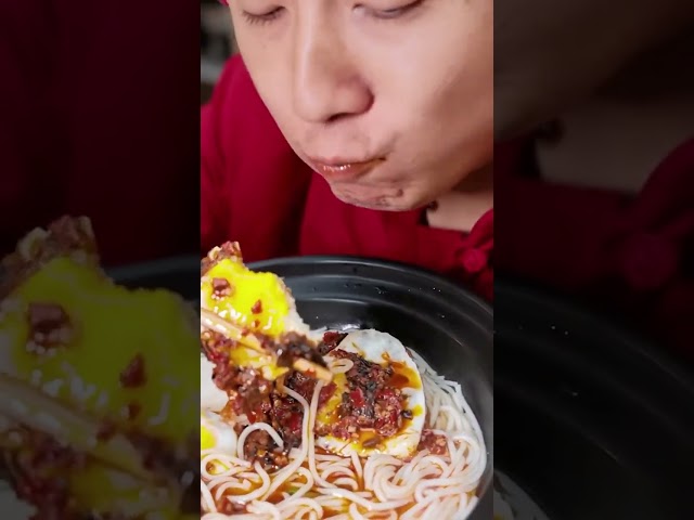 Poached Egg Rice Noodles丨food blind box丨eating spicy food and funny pranks