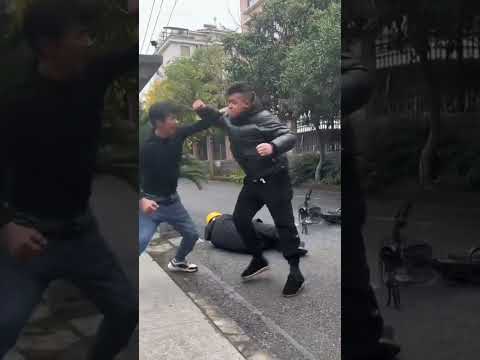 没见过这么嚣张的人！#功夫#正能量#劇情#防身術
