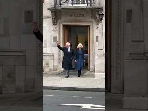 Re Carlo d'Inghilterra lascia la clinica dopo l'intervento alla prostata #shorts #news