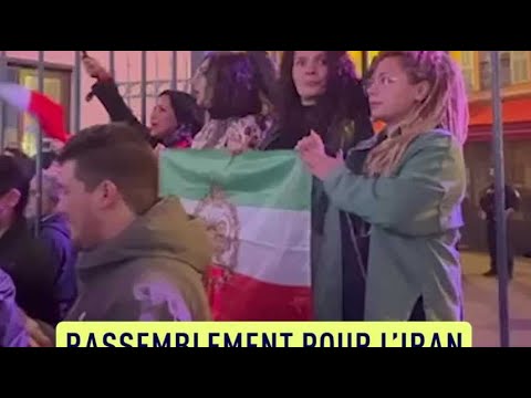 Plus d'une centaine de personnes réunies devant la mairie de Nice en soutien au peuple iranien c...
