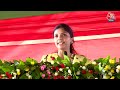 Akhilesh Yadav के मंच पर छा गई ये लड़की! , Mulayam Singh के खास दोस्त से है कनेक्शन | Aaj Tak News  - 01:33 min - News - Video