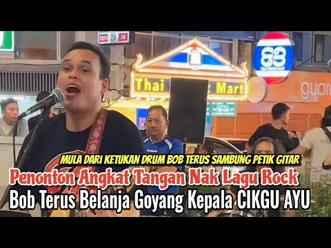 Tak Menyesal ! Penonton Request Lagu Rock, Bob Terus Petik Gitar Belanja Lagu Untuk Kaki Rockers