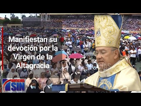 Feligreses y sacerdotes manifiestan su devoción por la Virgen de la Altagracia