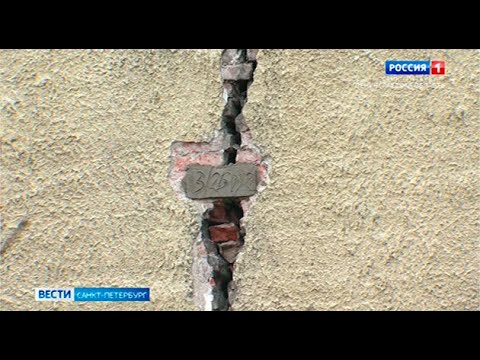 На улице Черняховского огромная трещина может расколоть дом