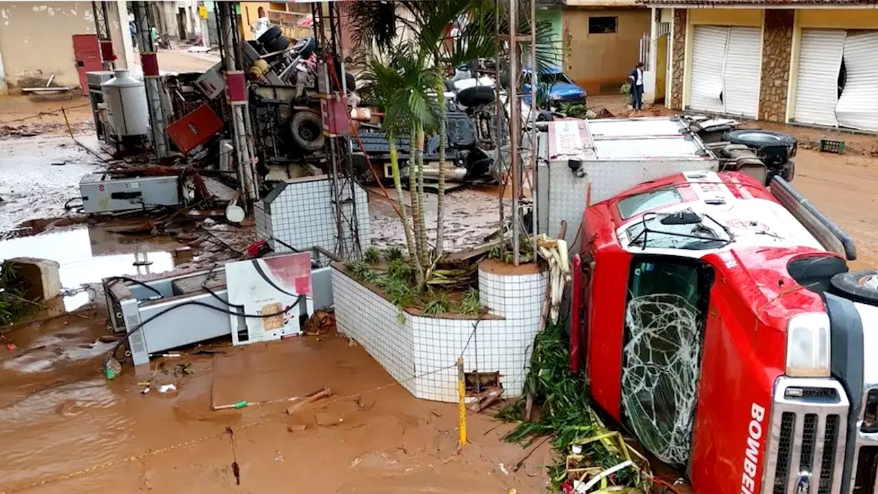 Extremely heavy rains causing devastating floods in Espirito Santo. Brazil