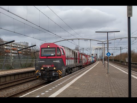 Independent Rail Partner 2103 met containertrein in Zwijndrecht