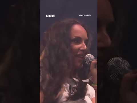 Can I have your heart in a plastic box? 🗣️🩷 JADE at Glastonbury