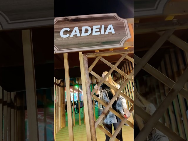Ela ficou presa ￼