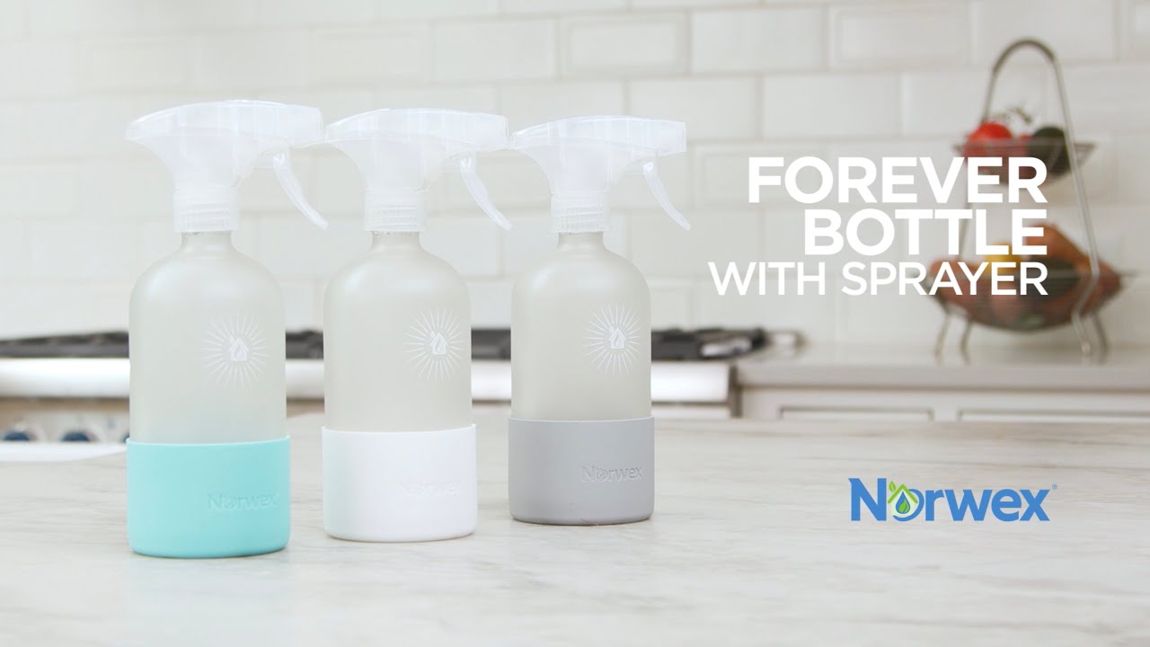 Uitstroom schuur buitenspiegel Forever Bottle with Sprayer | Norwex USA