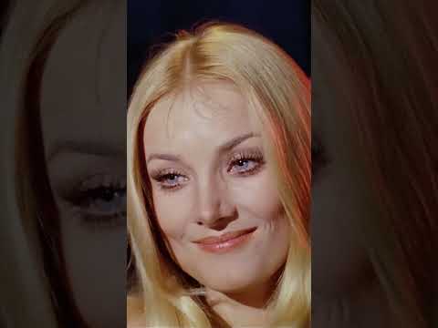 Barbara Bouchet na Milão Calibre 9 #shorts