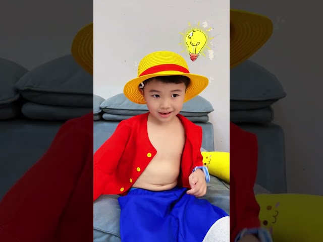 果果跳进小路飞的衣服里面捣乱 #海贼王 #路飞
