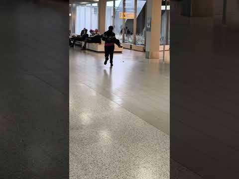 When the airport race is real… even the mice are late! 😅✈️🐭