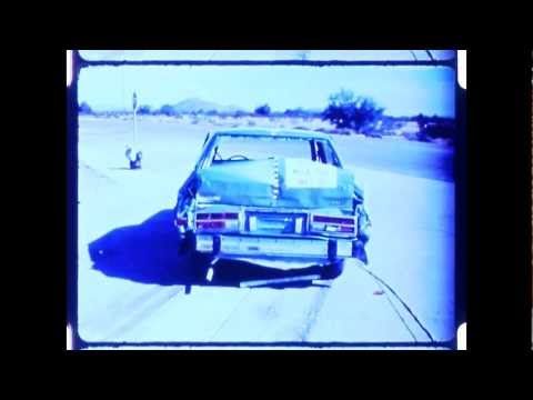 Видео краш-теста Nissan Bluebird седан 1986 - 1990