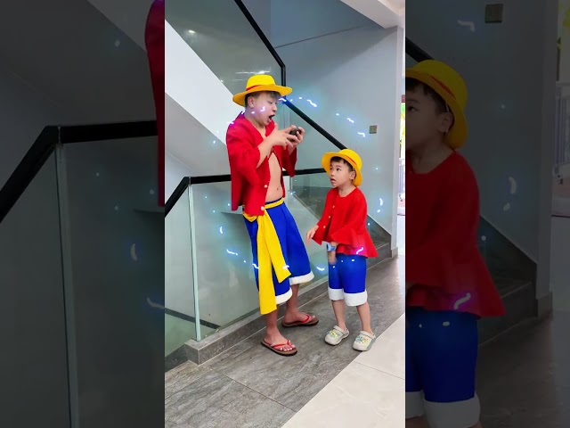 下雨了小路飞碰什么都有静电 #海贼王 #路飞