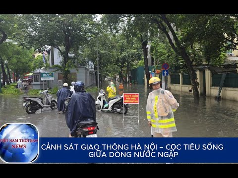 CẢNH SÁT GIAO THÔNG HÀ NỘI – CỌC TIÊU SỐNG GIỮA DÒNG NƯỚC NGẬP | VietNamThoiBaoNews