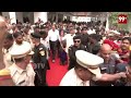 వేదమంత్రాలతో సచివాలయంలో అడుగుపెట్టిన నారా దంపతులు | Chandrababu Naidu Taking Charge as CM | 99TV  - 01:56 min - News - Video