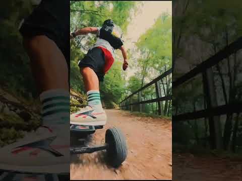 Unleash the Beast: Maxfind FF AT Electric Skateboard - 3000W Power, 28mph Speed, Off-Road Adventure!