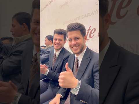 التوأم في عيد ميلاد صديقهم 😄