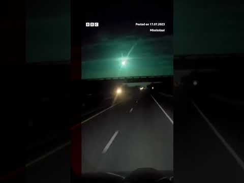 Moment a green meteor is spotted over Louisiana and Mississippi #Shorts #Louisiana #BBCNews