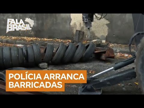 Em operação polícia arranca barricadas e entra em comunidade