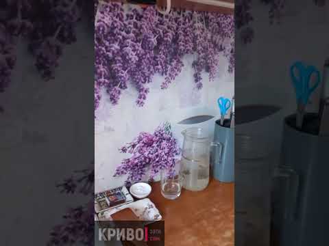 Шпалери та вініловий фартух прямо на плитку. Чи можна було так робити