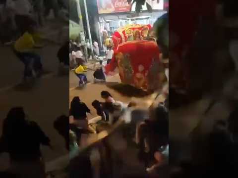 🔶🔸දෙවිනුවර පෙරහැරේ අලි කුලප්පුව…ඇත්ගොවුවට දුන්න නේද ෂොට් එක..🥲 | Tv Lanka