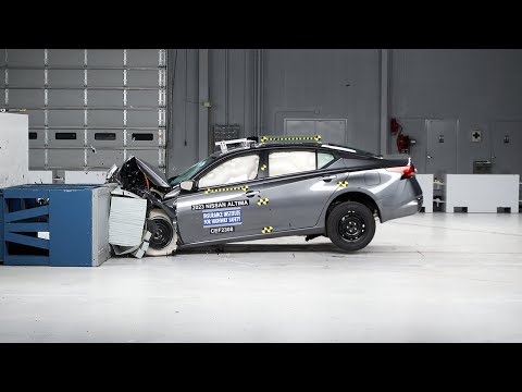 2023 Nissan Altima updated moderate overlap front IIHS crash test
