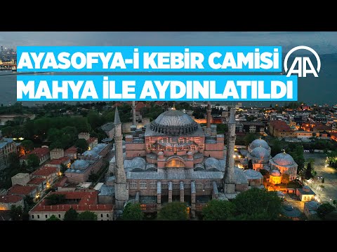 Ayasofya-i Kebir Camisi, Kadir Gecesi’nde mahya ile aydınlatıldı