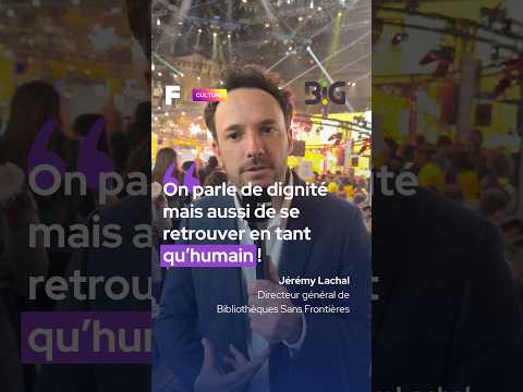 Il envoie des bibliothèques dans des camps de réfugiés !