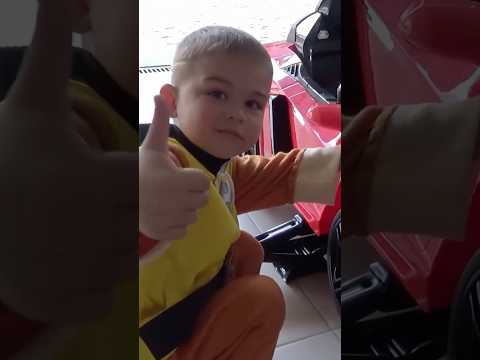 Dima repareert de Lamborghini en zet het wiel weer op zijn plaats #shorts