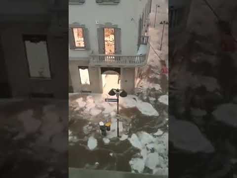 Streets flooded with icy river in Italy
