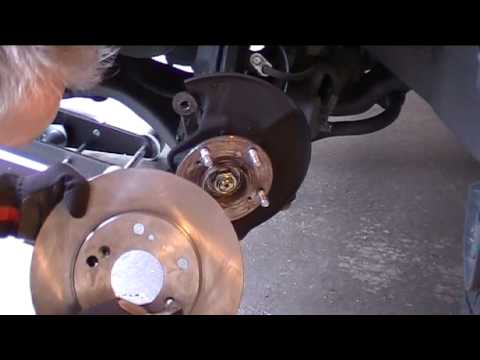 HONDA Civic 8 - Front Brake Rotor Replacement