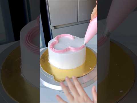 Satisfying frosting swirls you can’t miss😍#pipingskills #cakeideas #shortsfeed #cakeshorts #cakes